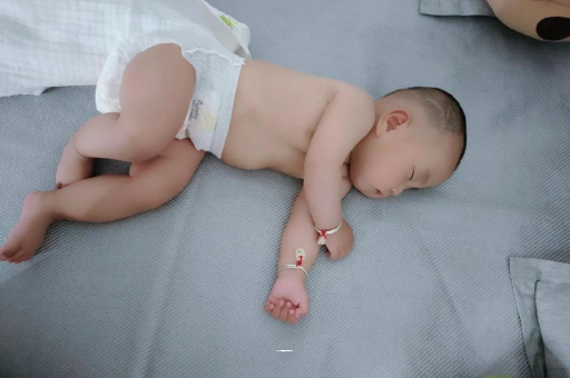 延安3个月宝宝怎么抱